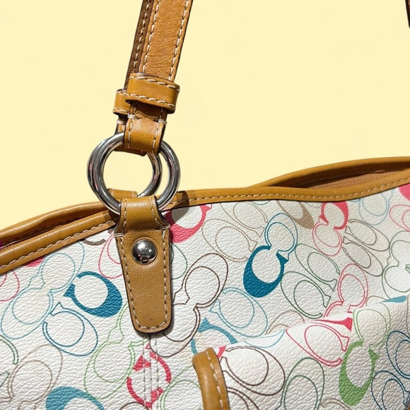 Coach - Picture 4 of 11